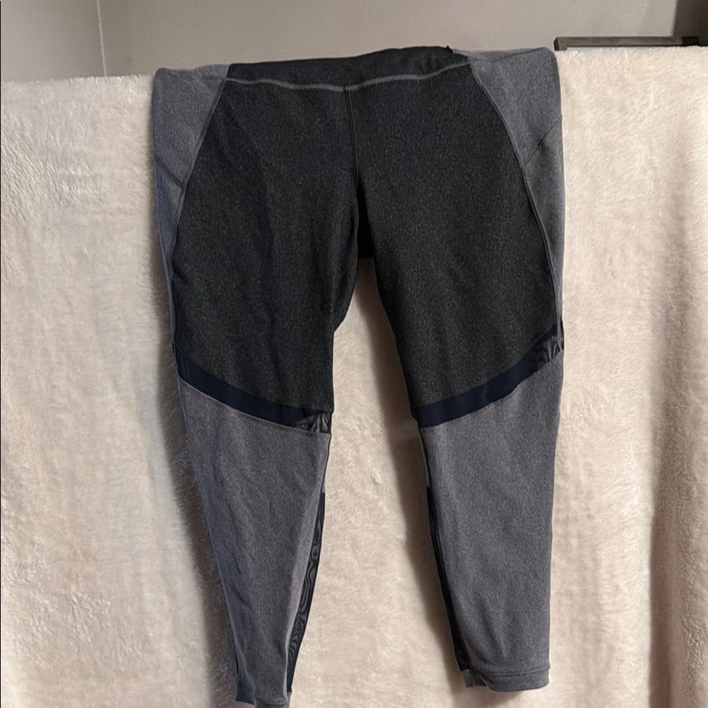 Calia XL 7/8 leggings. Dark grey/light grey/lavender color. No pockets